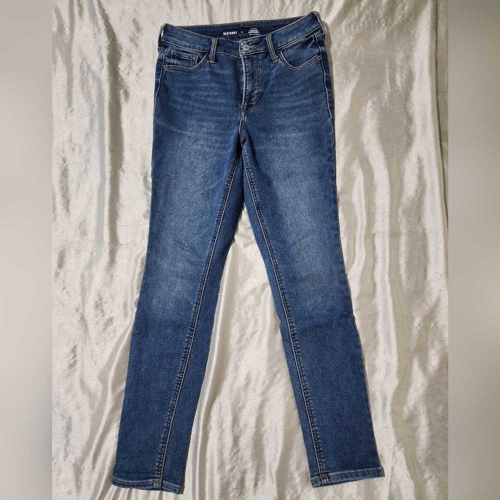 Old Navy Rockstar Super Skinny Slim Pockets High Rise Jeans